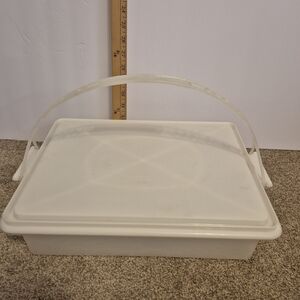 Vintage Tupperware Rectangular Cake Carrier in white with carrying handle 70s